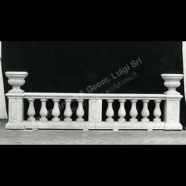 087 Balustrade with Vases