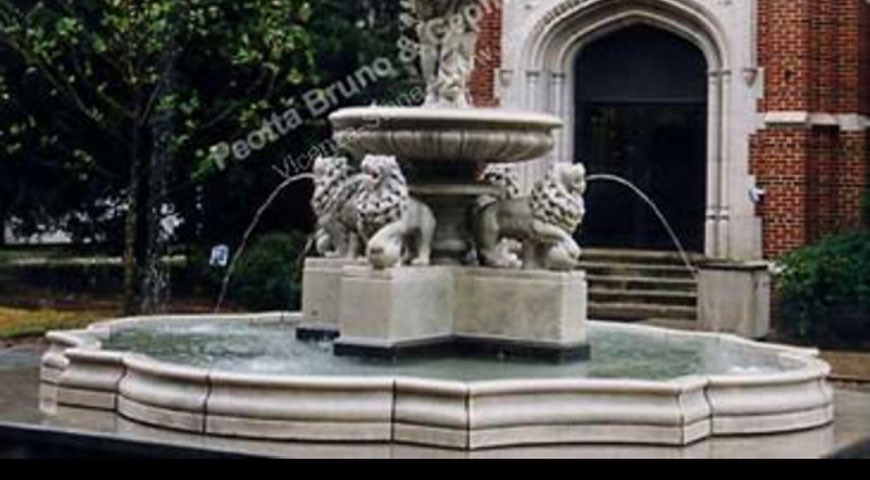 117 - Large Lions Fountain with coping