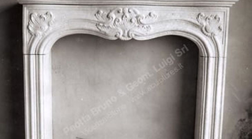 082 - Fireplace with Leaves Decoration