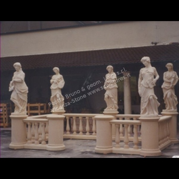 433 Balustrade + Statues