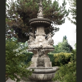 R033 Neptune Fountain