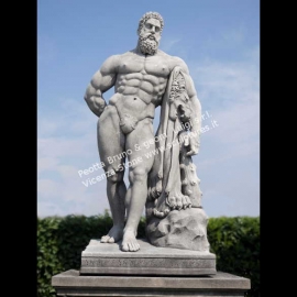 R072 Ercole Farnese Statue