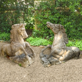 R098 Horses Sculpture